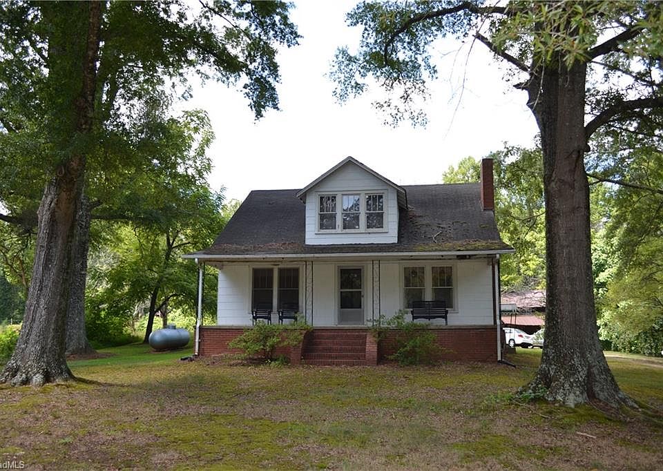2nd image of 1195 Joyce Woodworks Rd