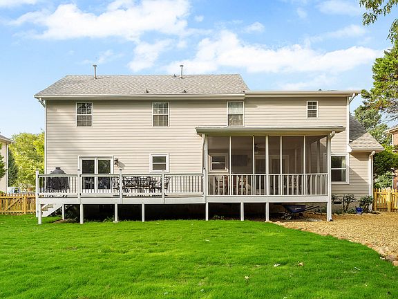 5th image of 1619 Brook Manor Dr
