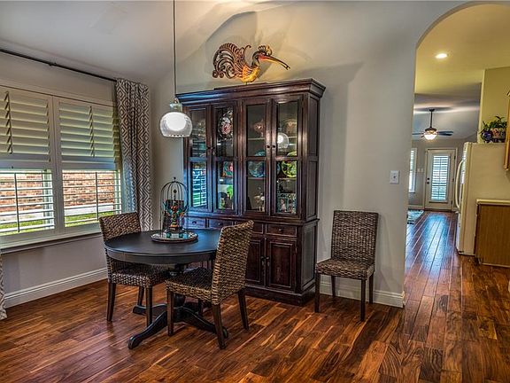4th image of 120 Castle Dr