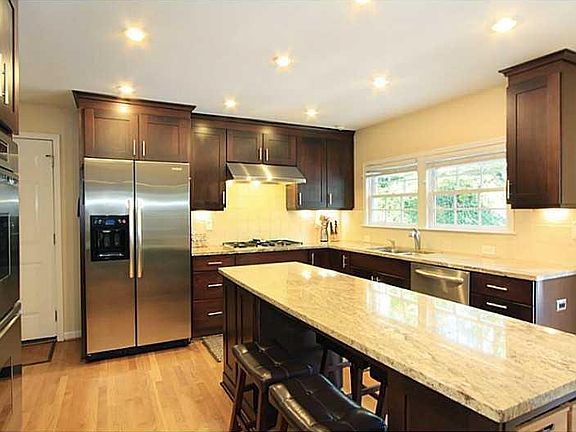3rd image of 2171 Heritage Dr