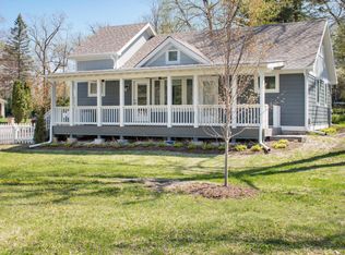 882 Featherstone Dr, Fontana, WI 53125