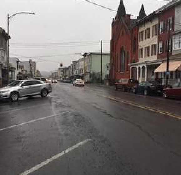 2nd image of 424 E Centre St