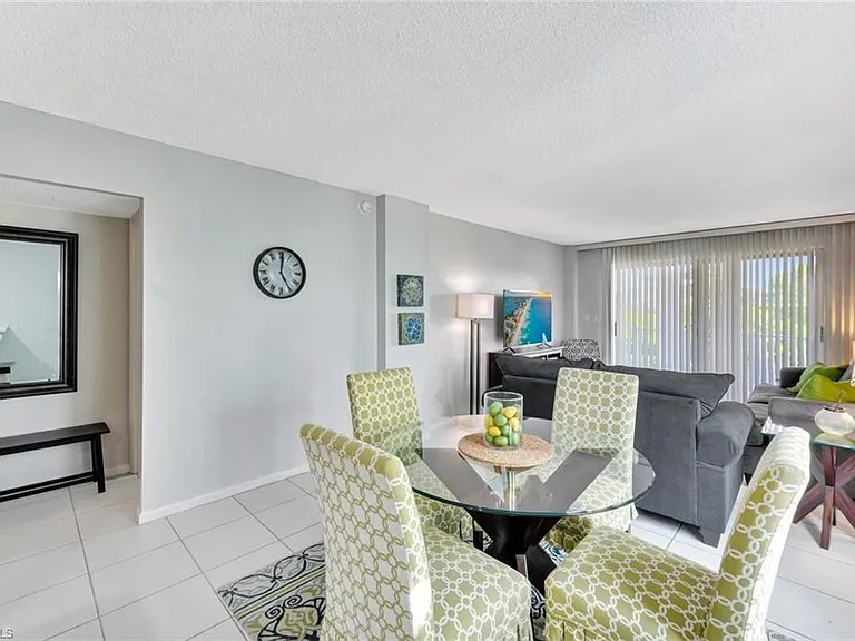 1300 Gulf Shore Blvd N #407 — Photo 4