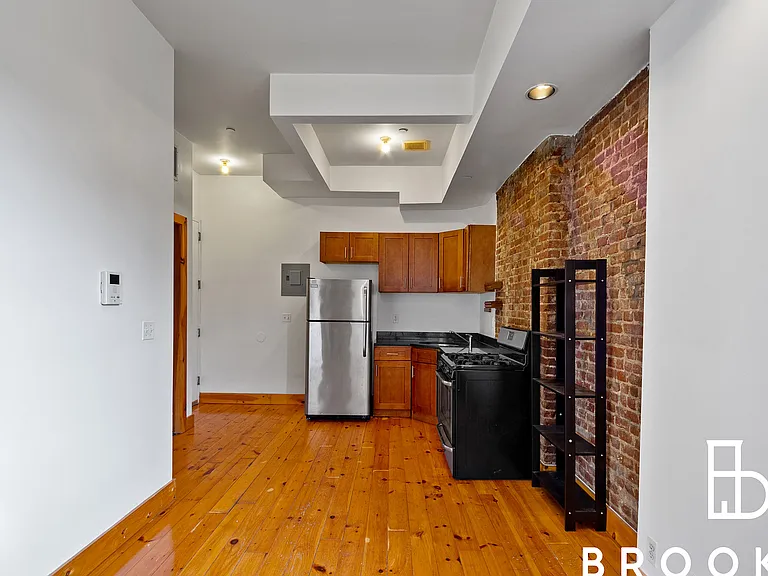 600 Saint Marks Ave #4L — Photo 1