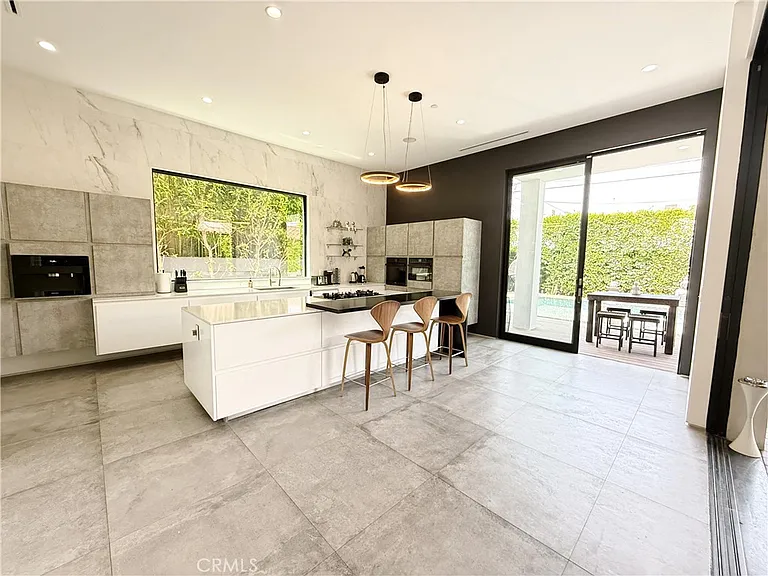 415 N Martel Ave — Photo 11