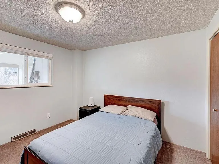 1005 Yank St — Photo 16