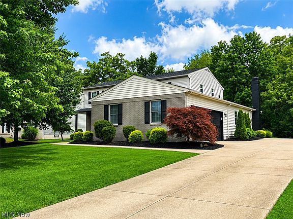 2nd image of 8120 Daventree Dr