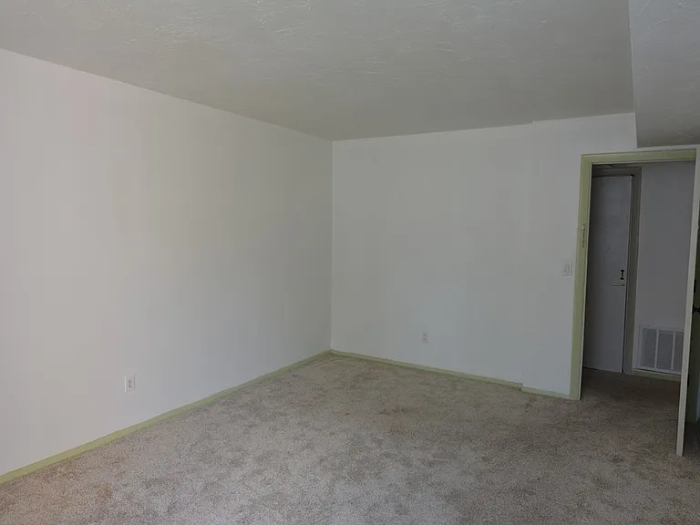 36 Shrewsbury Green Dr #E — Photo 10