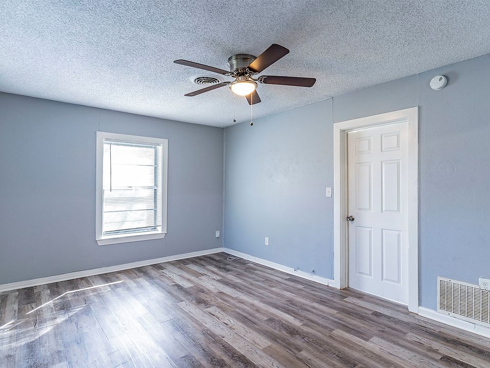 1st image of 707 N Kaufman St