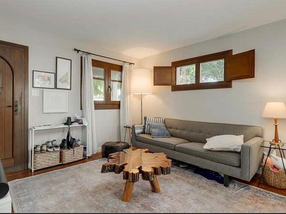 3rd image of 139 Oak Ct #139