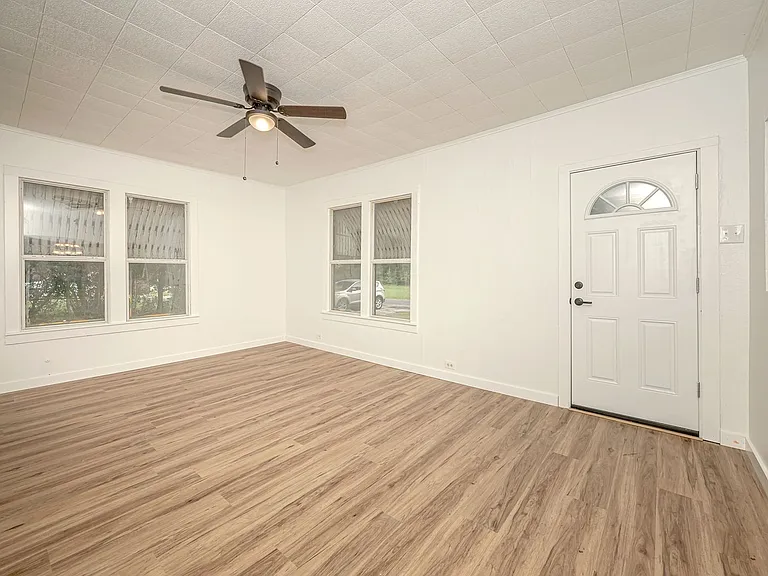 4406 Richard St — Photo 11