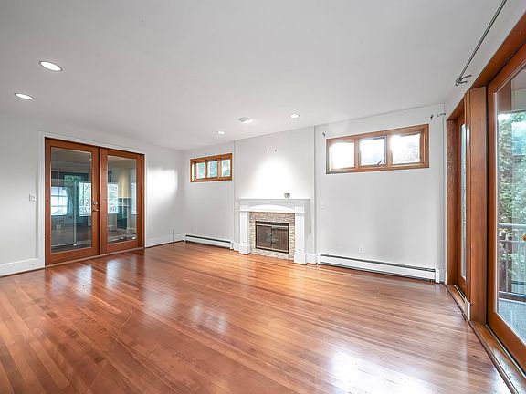 5th image of 992 3rd St