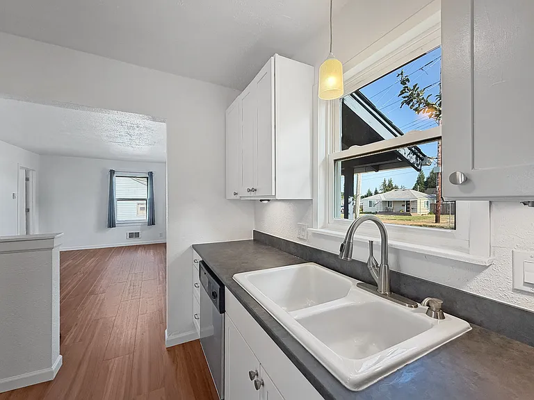 1725 S 35th St — Photo 5