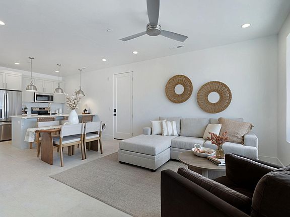 4th image of 425 W Momori Cir #B2
