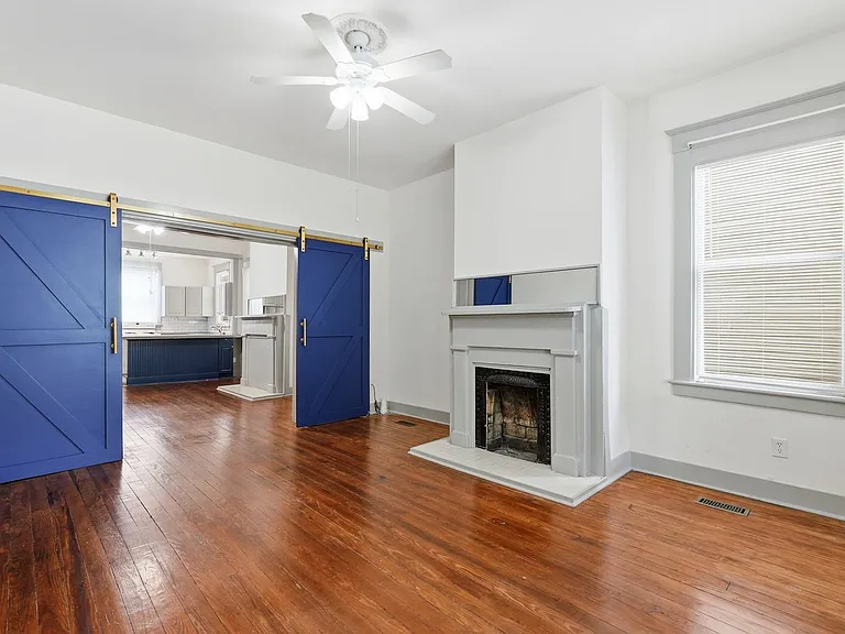 538 E Waldburg St — Photo 9