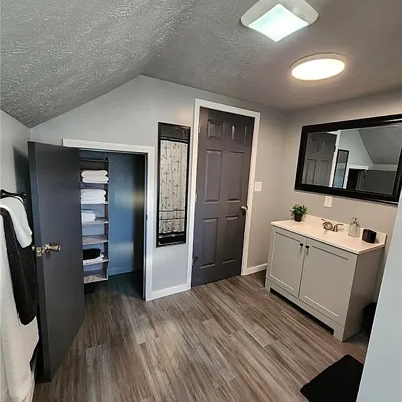639 Bell St — Photo 11