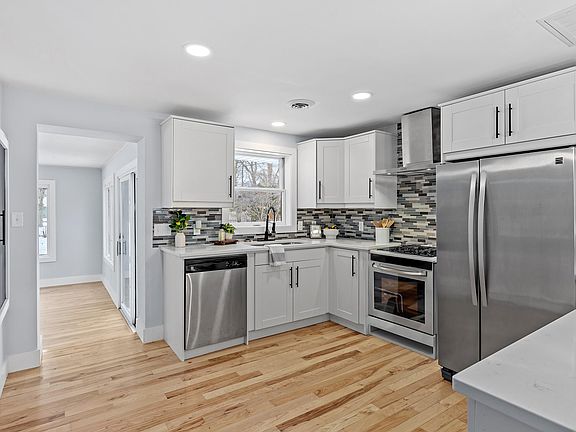 5th image of 3007 Maple St