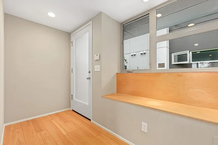 2351 Yale Ave E — Photo 8