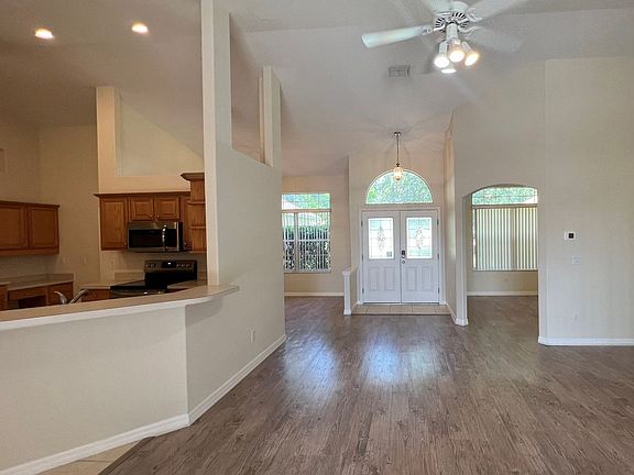 3rd image of 979 Cornell Ave