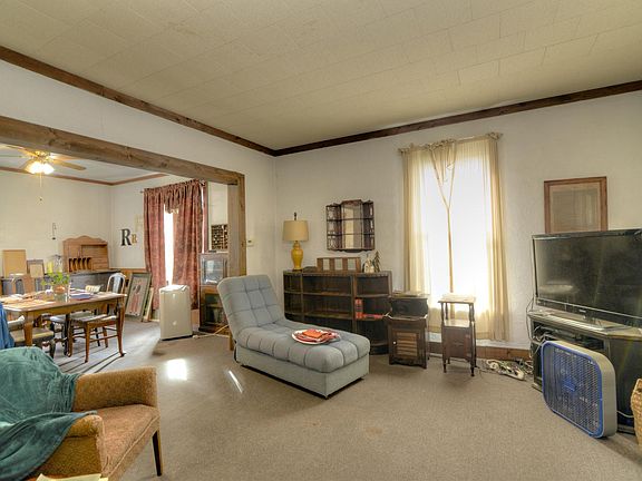 3rd image of 335 Putnam Ave