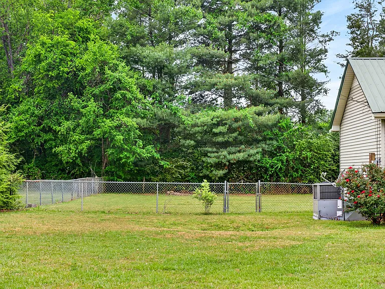 3918 Ashley Dr — Photo 35