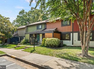 2216 Wheelwright Ct, Reston, VA 20191