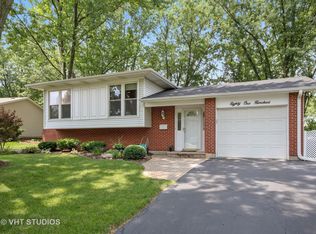 8100 Eastwood Ln, Woodridge, IL 60517