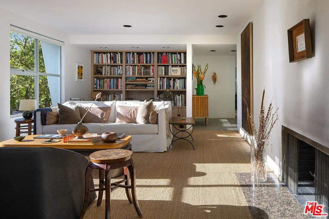 2 bed, 2.5 bath, 2000 sqft, $14,995 — Photo 2