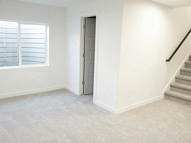 406 W 3075 N — Photo 15