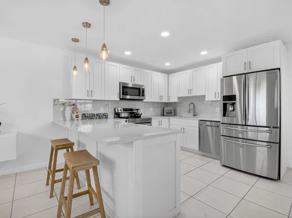 154 Valencia G #G, Delray Beach, FL 33446
