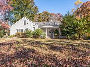 527 Scofieldtown Rd, Stamford, CT 06903