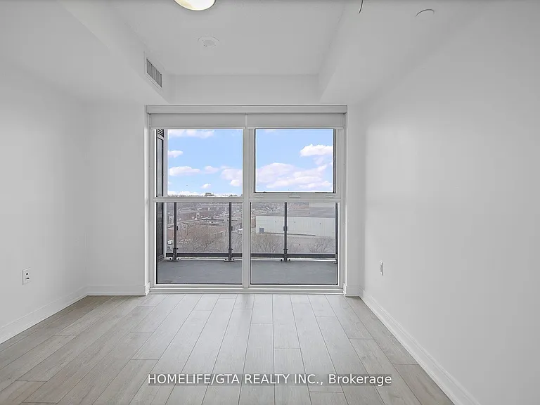 225 Village Green Sq #601 — Photo 15