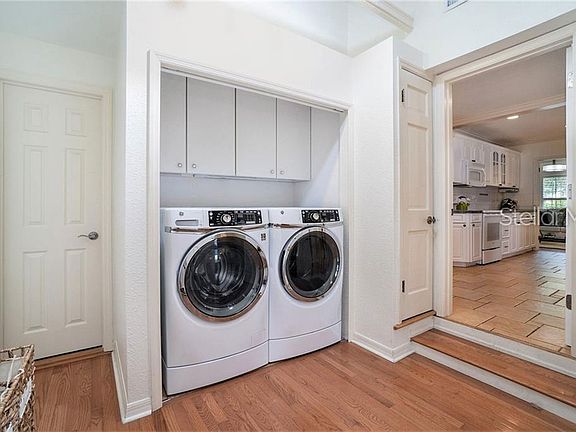 2nd image of 1302 W Smith St