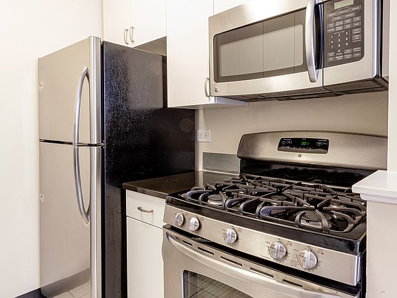 3rd image of 182 E 95th St APT 28A