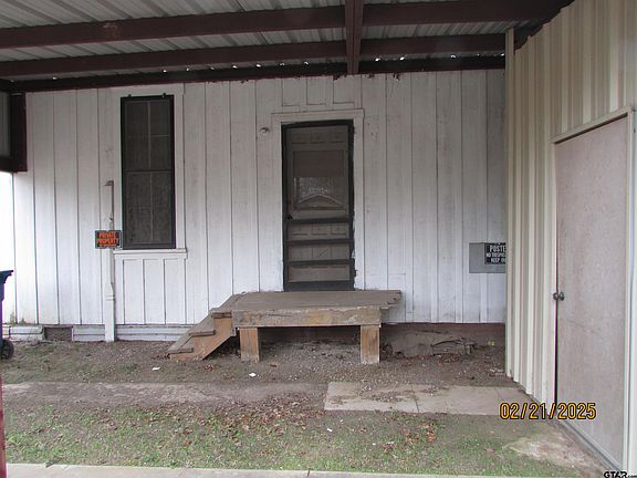 3rd image of 701 Brown St