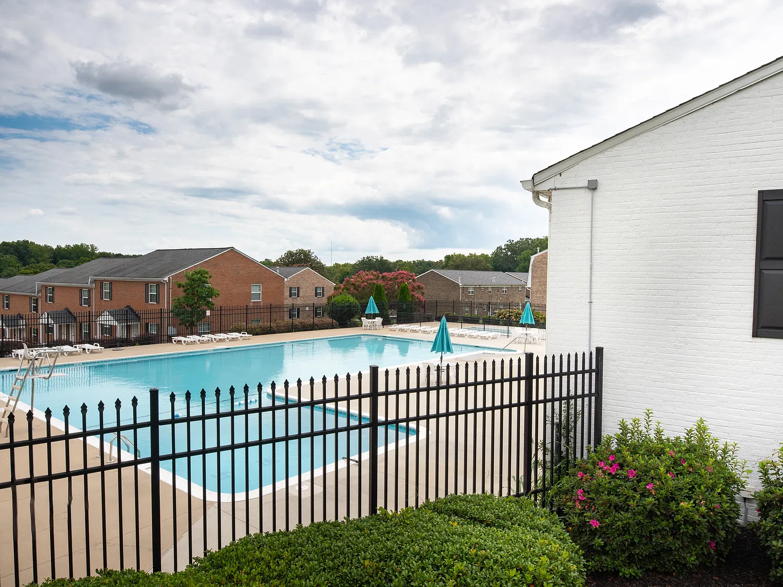 Meadowbrook Apartments — Photo 4
