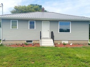 112 S Raymond Rd, Waterloo, IA 50703