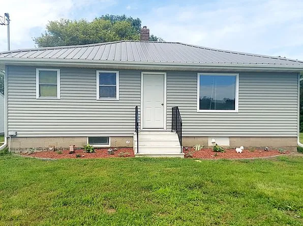 112 S Raymond Rd, Waterloo, IA 50703