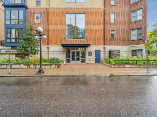 209 8th St E APT 409, Saint Paul, MN 55101