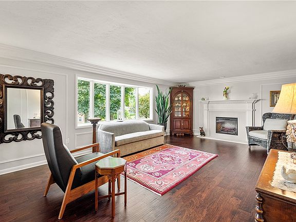 3rd image of 169 Warwick Dr