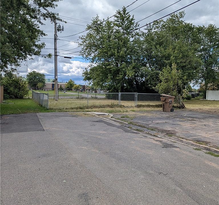 1st image of 2 Drake Dr #23