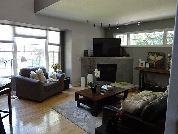 Main Family Room- FIreplace