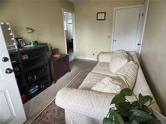5th image of 32 Maxfield Ave