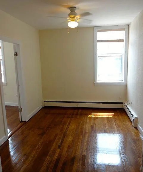 722 E 6th St #1R — Photo 5
