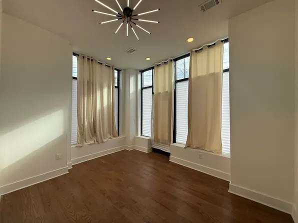 73 Court House Place image 8 of 10