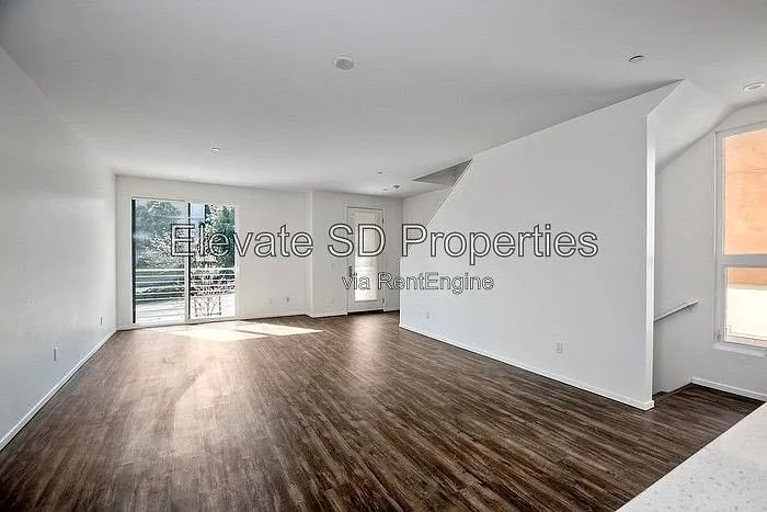3 bed, 3.5 bath, 1800 sqft, $4,995 — Photo 3