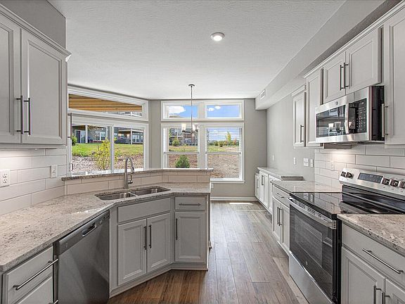 5th image of 7693 Devonshire Dr