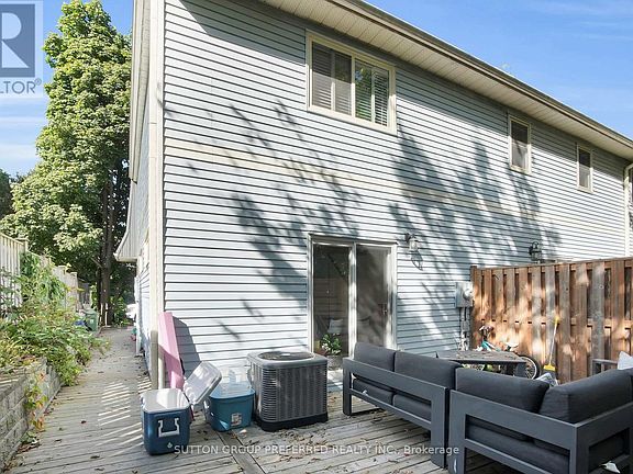 4th image of 561 Princess Ave