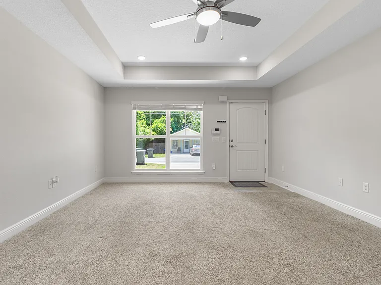 8422 Rose Ave — Photo 12