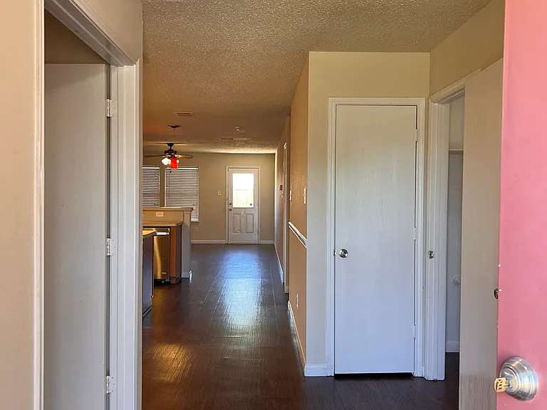 1017 Alexandria Dr — Photo 1